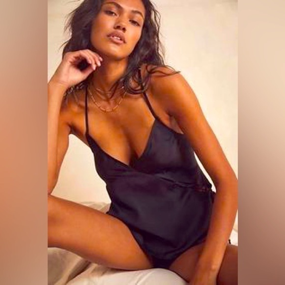 Free People NWT Make An Exit Black Tie Silky Size Small Cami - Picture 1 of 9